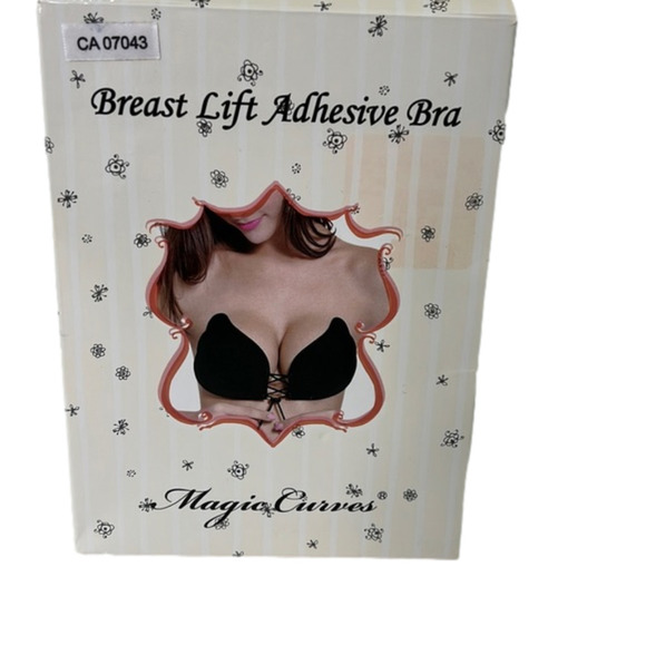 New in Box Breast Lift Adhesive Bra - Picture 1 of 6